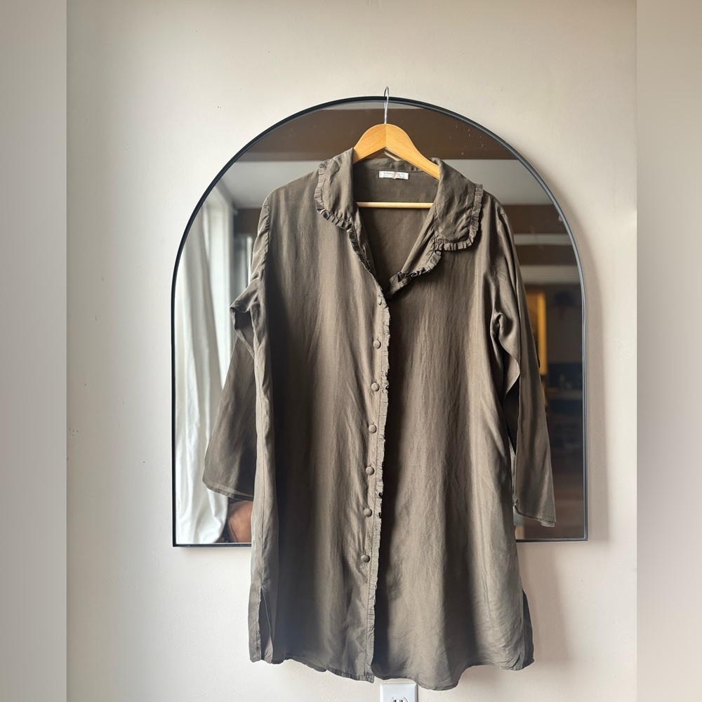 VINTAGE | 100% silk button up | large